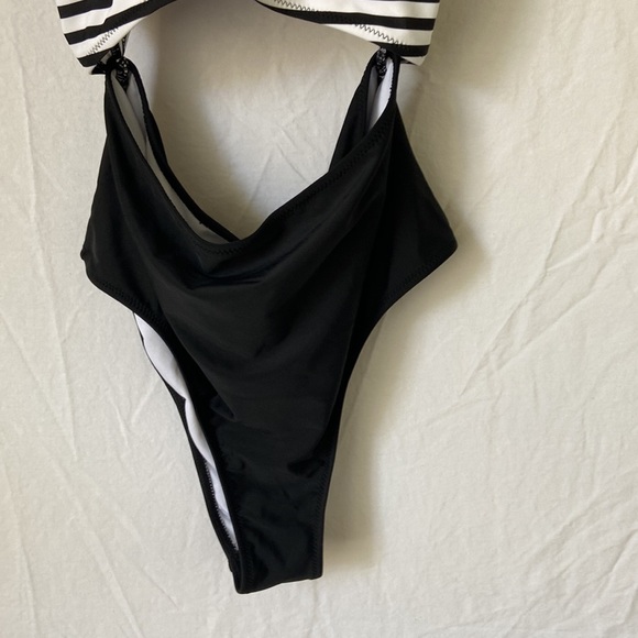 Reneshanta Swimsuit Attached 2 Piece Black and White Size Medium - Picture 3 of 8